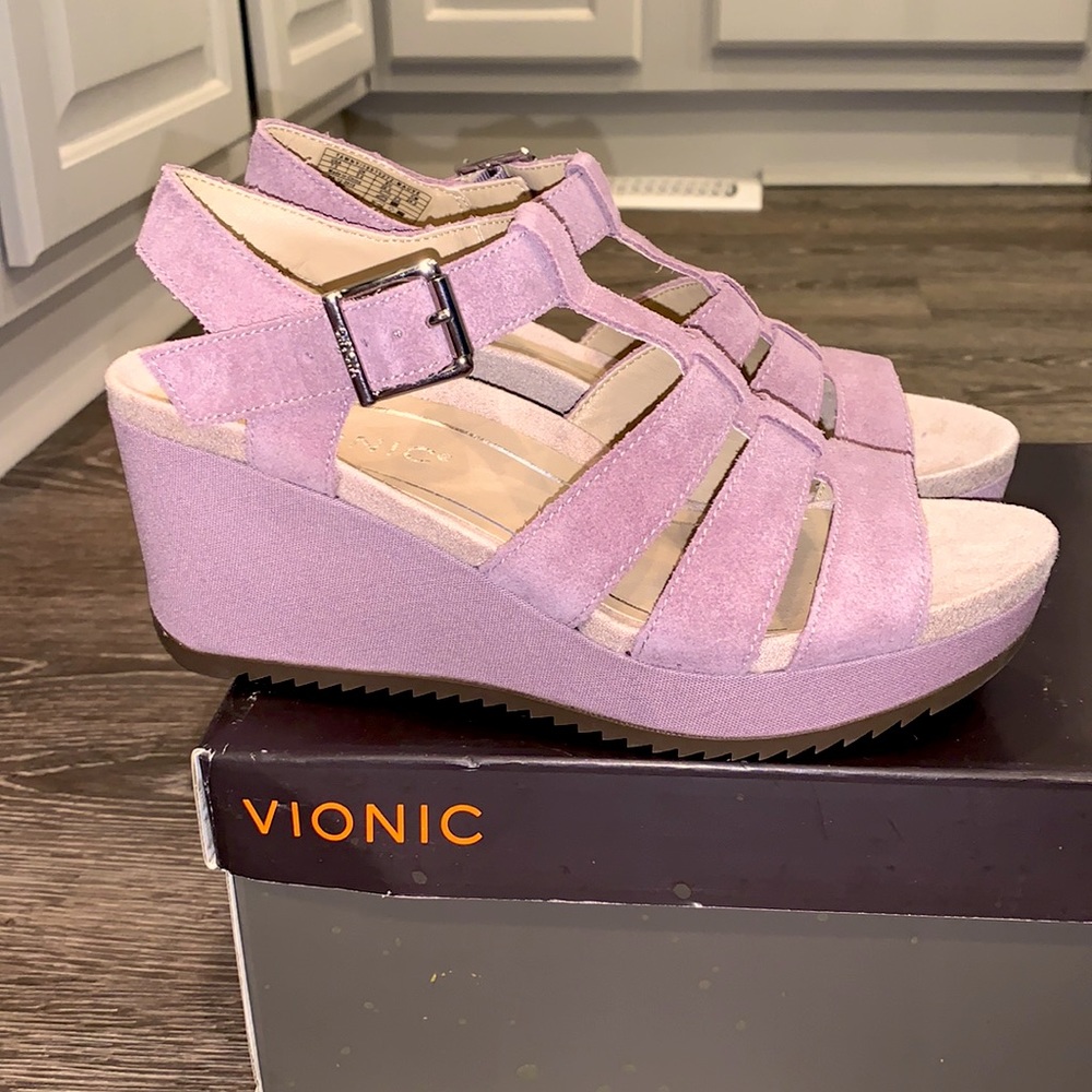 Vionic “Tawny” Leather Wedge Sandals - in Mauve (Light Purple) NEW  Size 7.5